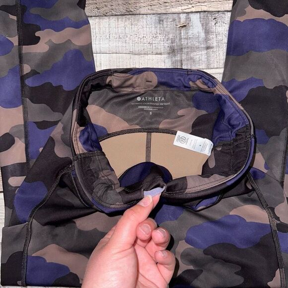 Athleta Ultimate Stash Pocket Printed Camo 7/8 Tight | Size Small - Picture 7 of 9